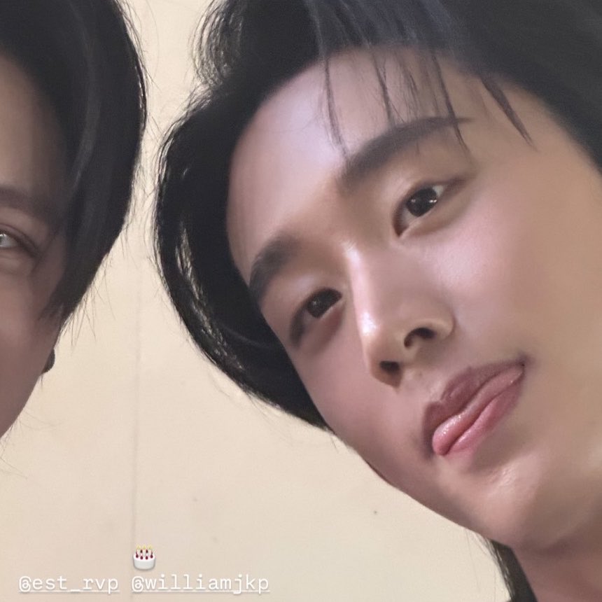 aj 𝜗𝜚˚⋆ tweet media