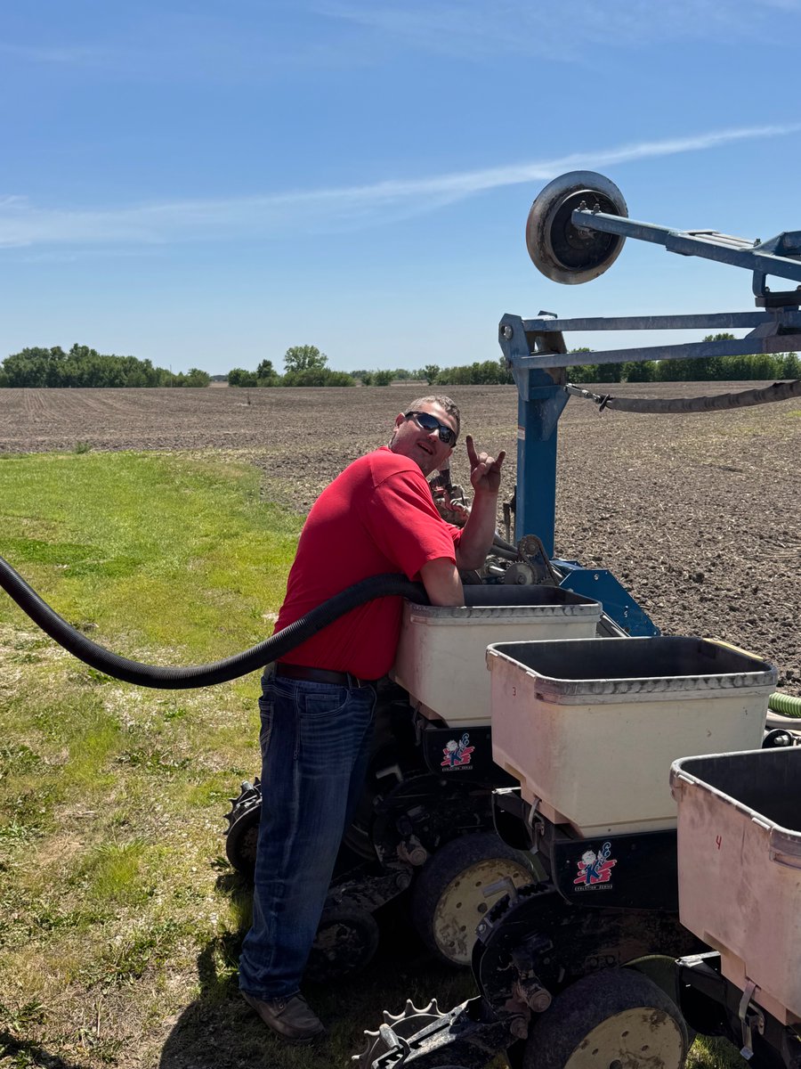 AgVentureWSC's tweet photo. More plots in the ground and another successful week in Memphis, MO. A lot of hours behind the equipment, but we got it done! Planting season is rolling. Who else finally got some acres in this week? 🚜 https://t.co/XmGxDtrx4U