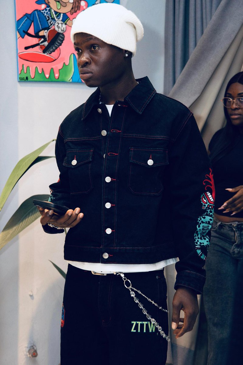 igbohiphopNG's tweet photo. Zlatan Co-Sign Nigerian Rising Singer @_Boyzid at his ZTTW Store 2026.

Few days Ago Na JERIQ Co-Sign. https://t.co/PRb6yuilNj