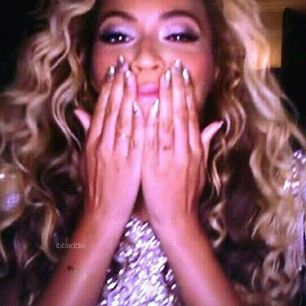 beyoncé hourly 𐚁ིྀ 🍬ৎ୭˚˖٠ tweet media