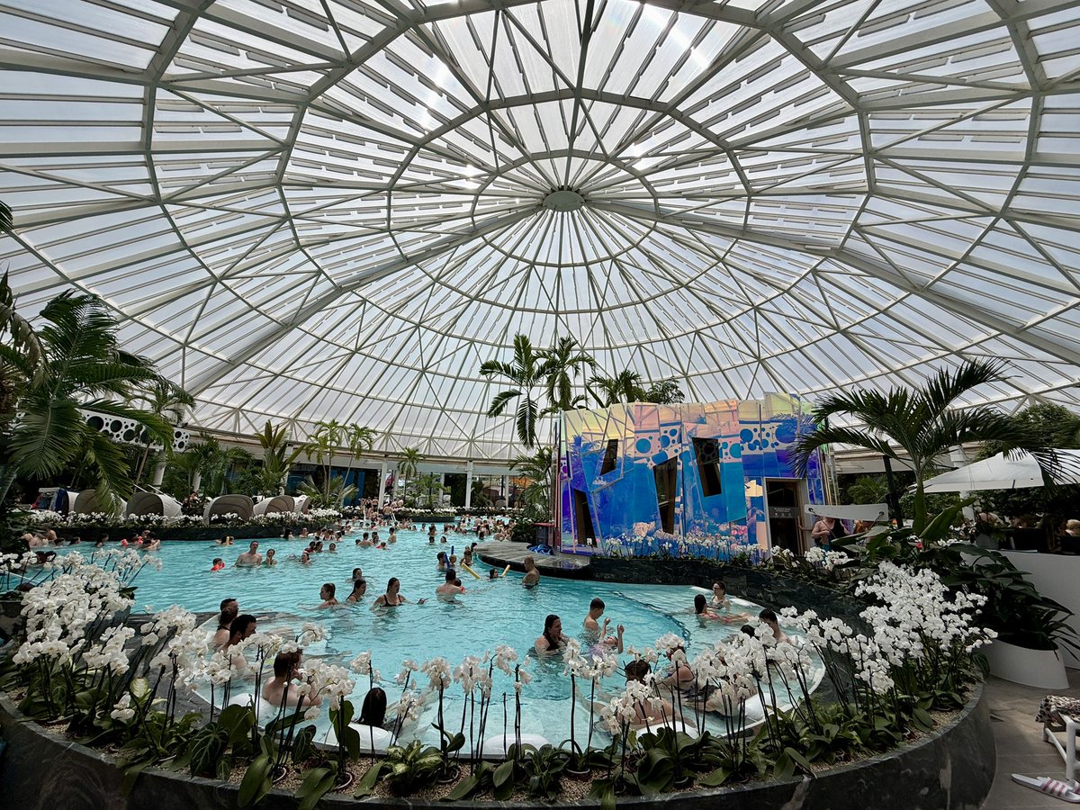 Attractions 360° tweet media
