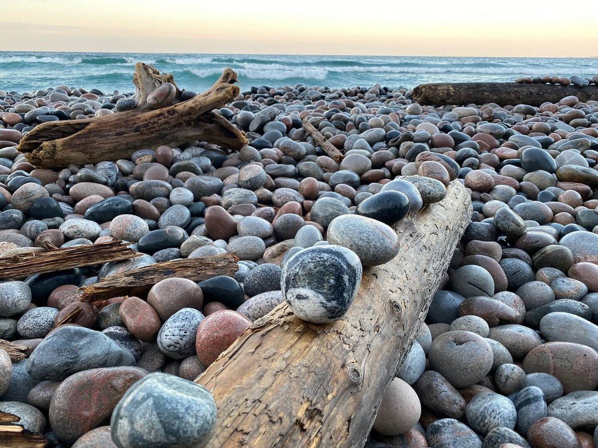 GeorgePirieMPP's tweet photo. Another must-visit stop when exploring northern Ontario is Marathon.

A popular destination for those taking on the Lake Superior Circle Tour, this incredible community runs along the beautiful north shore of the great lake.

Whether hiking the scenic Kwewiskaning Trail or taking a moment along the shoreline at Pebble Beach, there is no shortage of breathtaking views and unforgettable experiences waiting in towns like Marathon for adventurers visiting the North this summer.