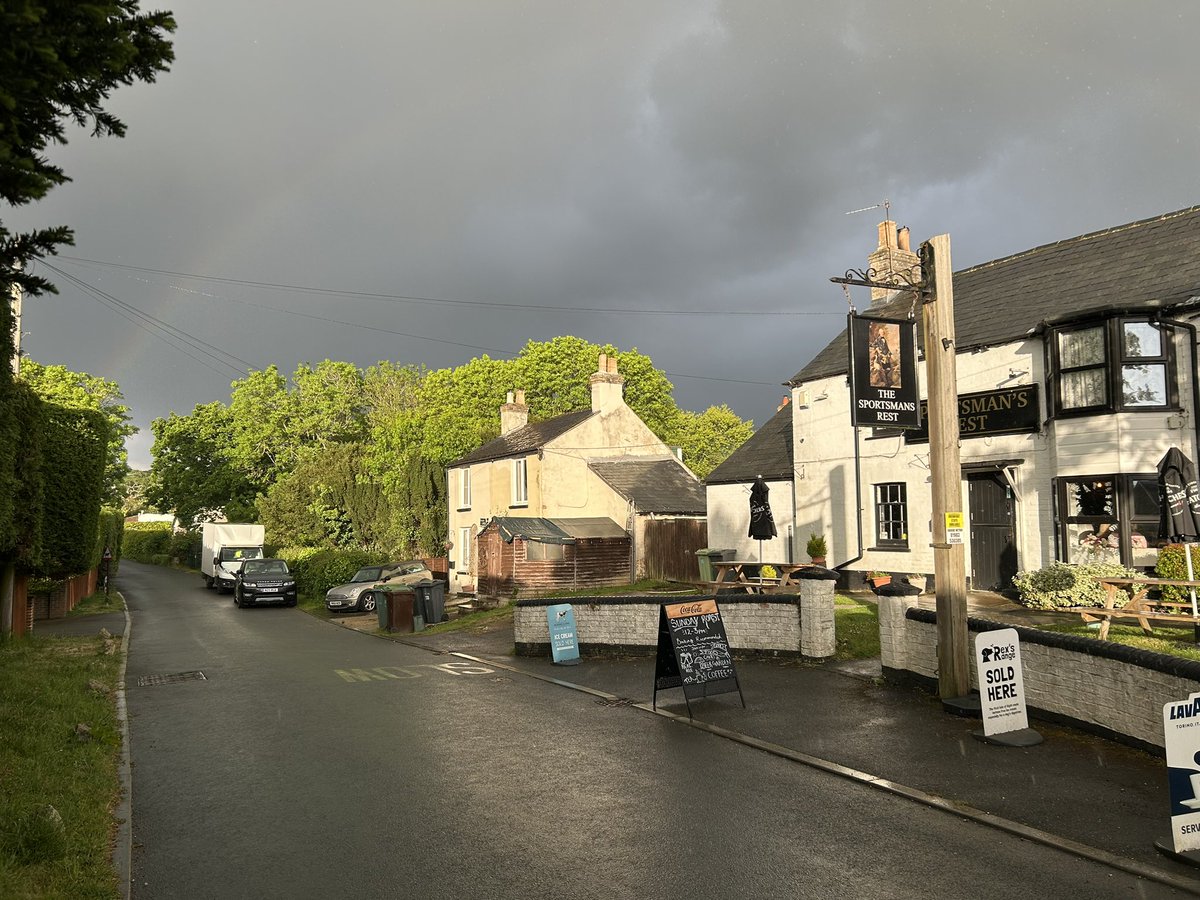 wightowl's tweet photo. On now! Ale Festival at the Sportsman’s Rest, Porchfield. #realale #isleofwight https://t.co/xa5NrY312m