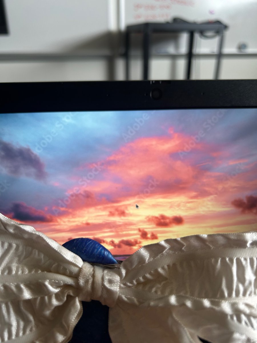 JessepiTHEAPE's tweet photo. Just went to the beach and got a BEAUTIFUL TAN. I almost got a sunburn on my butt though…. https://t.co/yKL0hsudEf