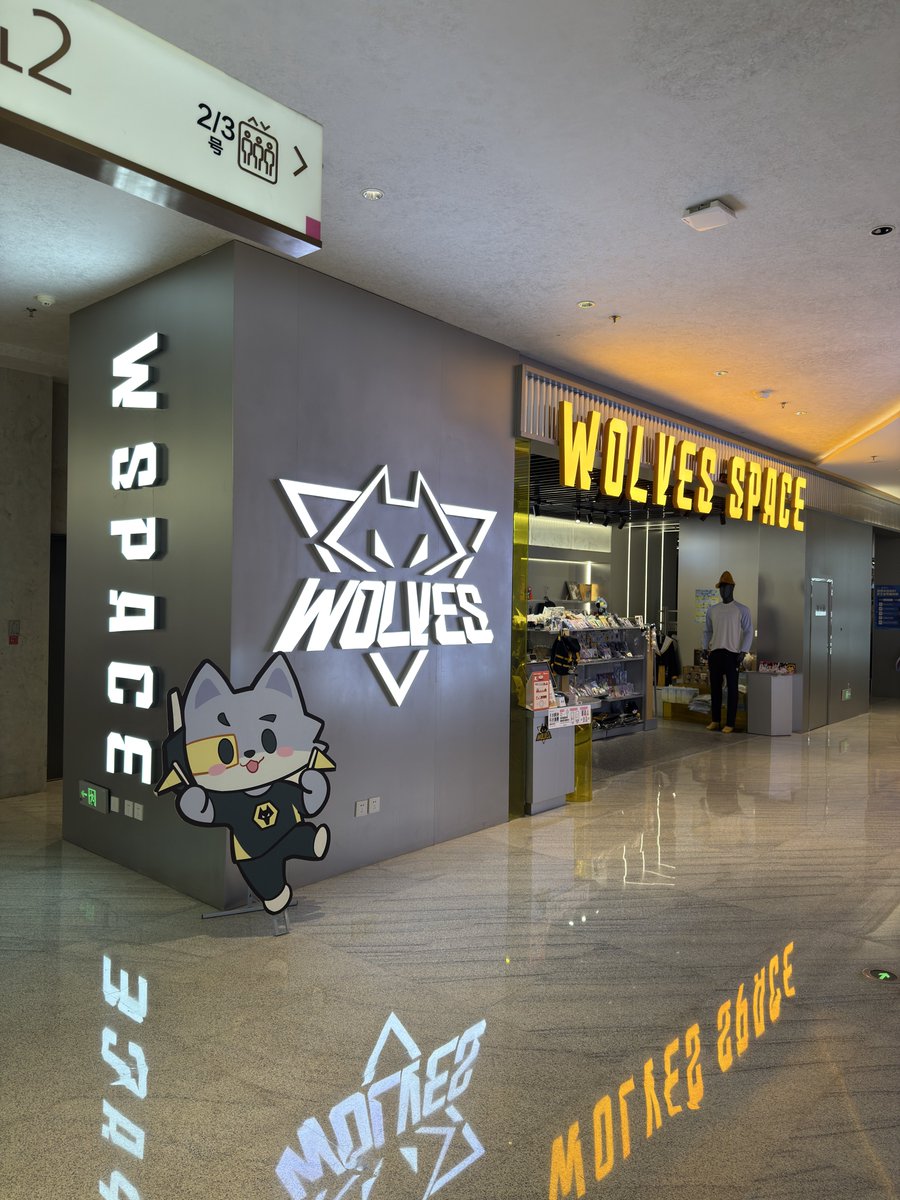 PTamb3r's tweet photo. @jorjwwfc Yep. Doesn’t exist any more. We’ve only got a tiny shop in a city called Chongqing now. Went last year - nothing to do with the football team apart from the badge. https://t.co/fy7o7ohi2U