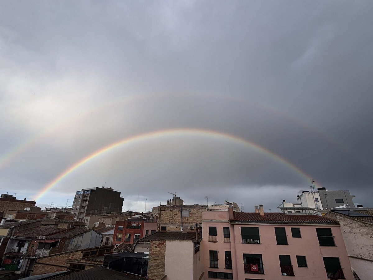 LaGonPiula's tweet photo. Doble arc de Sant Martí a Vilafranca del Penedès ara mateix 🙌🌈 #ElTemps3Cat https://t.co/e9w5H63Ahy