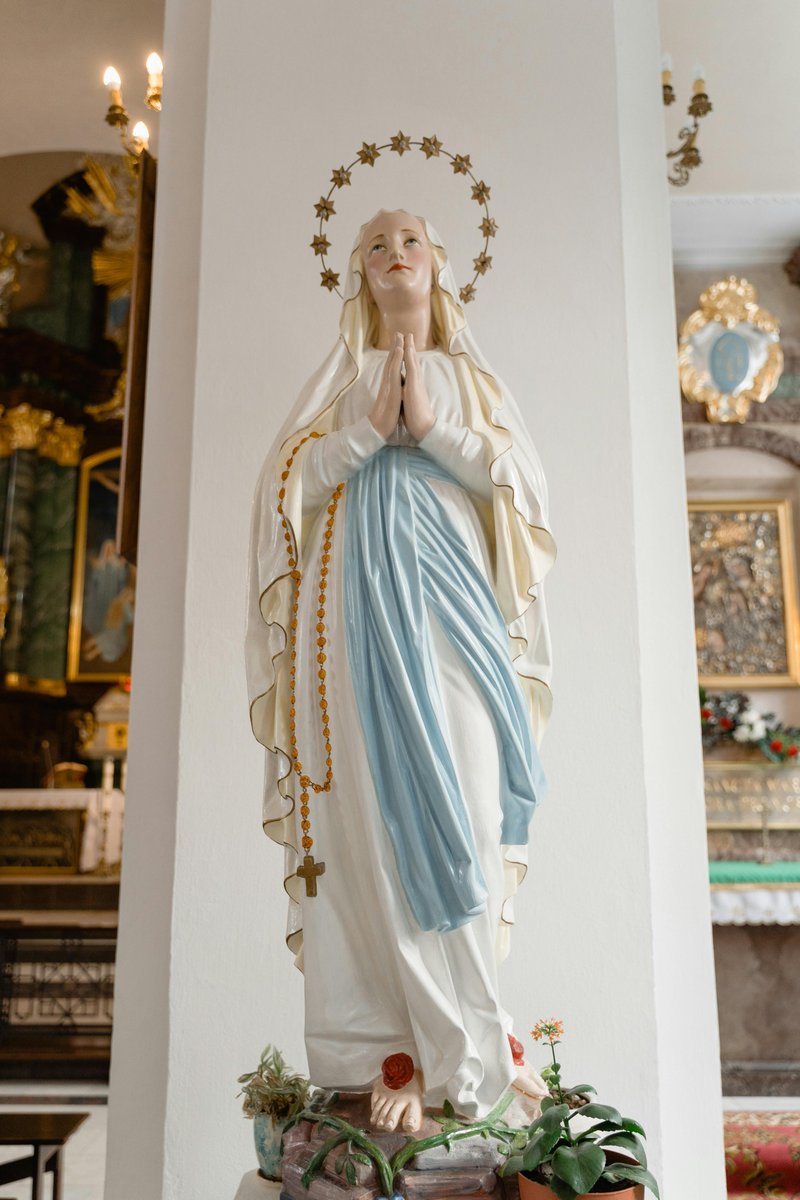 PrayTheRosary's tweet photo. Ave María https://t.co/Tjwu8mXBkg