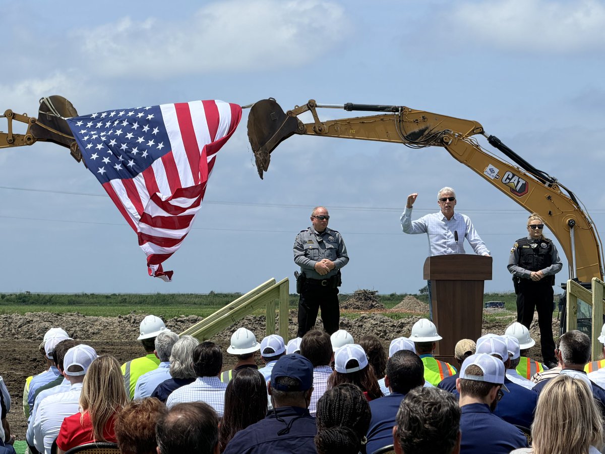 SergioChapa's tweet photo. 🇺🇸 Commonwealth LNG: Groundbreaking ceremony took place hours after the project announced FID

The export project is seeking to begin production in 2030 and achieve commercial operations in 2031 

#LNG #ONGT #NatGas #Shale #OOTT #Houston #SWLA #Louisiana https://t.co/3Lfvmj4CCq
