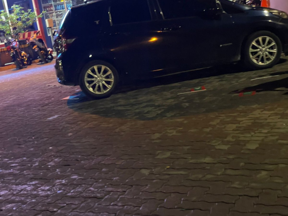 shiuna_m's tweet photo. ”ޤައުމީ ނިދާ“ ގެ ނަމުގައި ޖަލްސާ ބާއްވާފަ 3 ޣައްދާރުން އެ ދިޔައީ ޤައުމީ ދިދަ ފައިދަށުލާފައެވެ. 

#DefendMaldives
#QaumeeFikuru
#DhiveheengeRaajje https://t.co/JqO3DVozGx