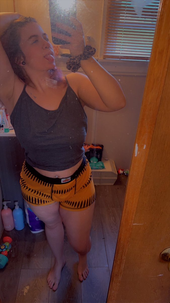 mamachloe2003's tweet photo. Intested in buying some content im ur girl ❤️💋   https://t.co/5hngdF2kzN https://t.co/MIhBzraXmY