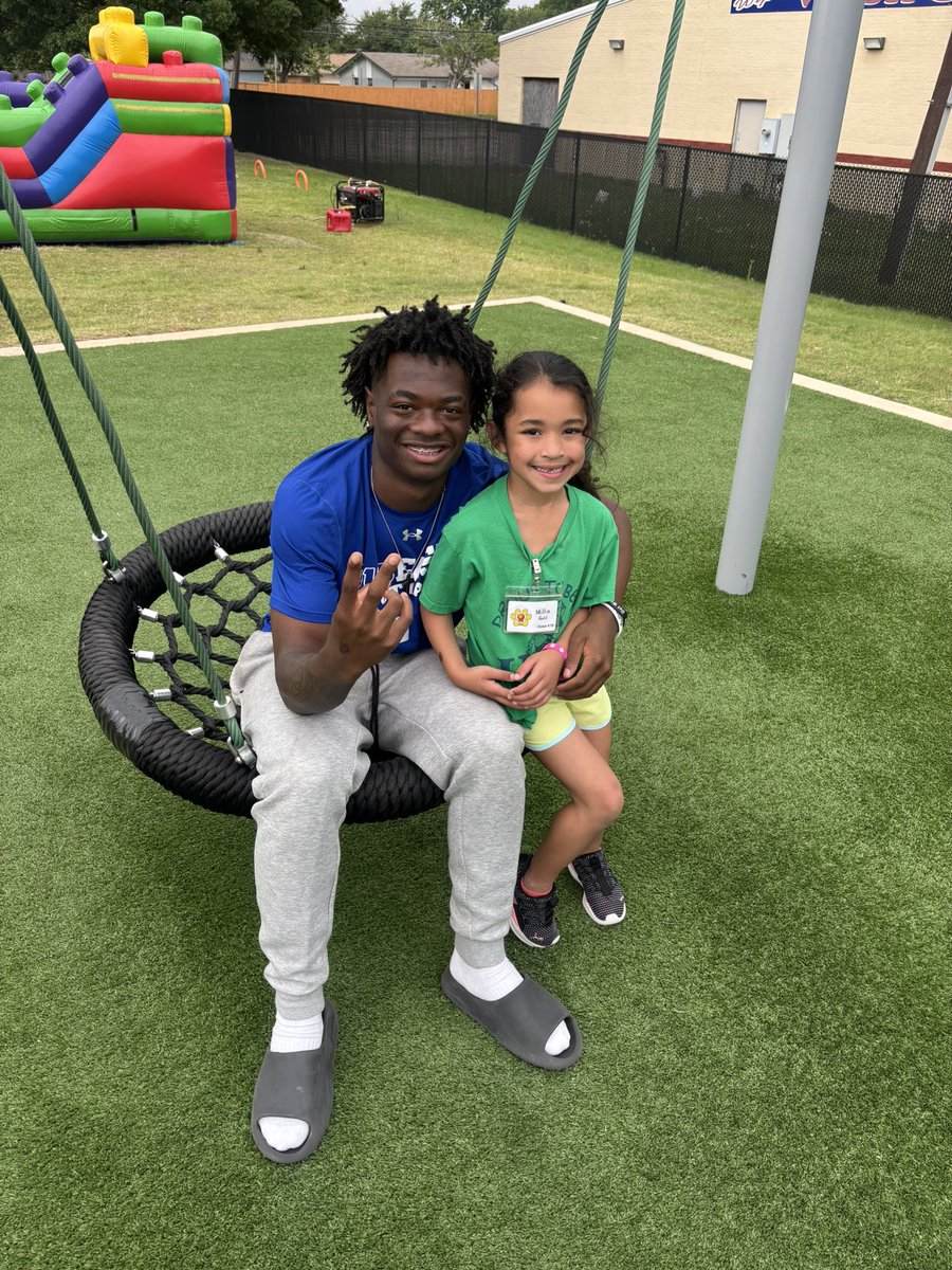 WERaiderFB's tweet photo. Thank you Hartman Elementary for letting us come hang for Field Day!! @WylieISD https://t.co/T9pFrUJdwh