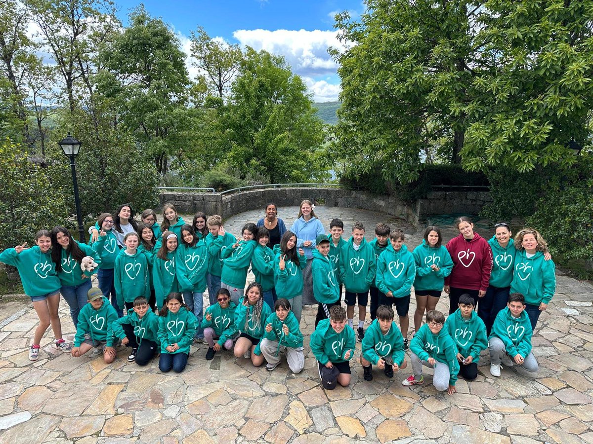 DiscipulasLeon's tweet photo. Y con esta foto de familia hablamos por finalizada la weekcamp 2026 de 5º y 6º de EP.
Han sido unos días muy provechosos para aprender inglés, visitar la naturaleza, divertirnos a tope y sobre todo para unir lazos. 🤗😍
#weekcamp #queremosvolver #Englishisfun #leonesp https://t.co/2uoF5wudID