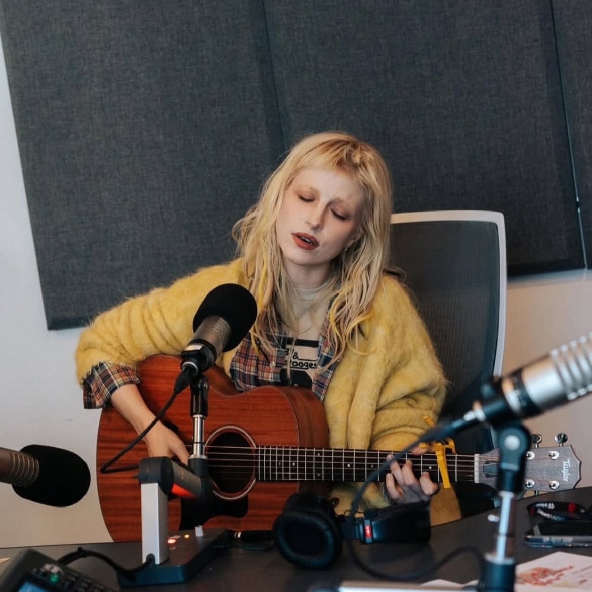 andrea from paramore🖤 tweet media