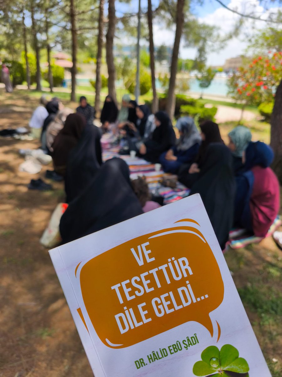 ruveyda617's tweet photo. .
"Salihlerin sohbeti hayırlı amellere sevgi uyandırır; fasıkların sohbeti ise günahları basitleştirir."
(İmam Gazali) https://t.co/boi5T0ekGL