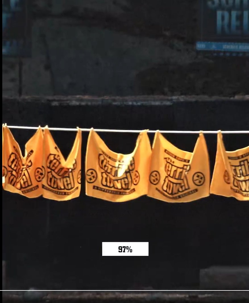 blackyellowbr's tweet photo. O Panthers chamou o esquadrão anti-bombas de Charlotte pra explodir coisas, literalmente. Na vez do Steelers, um varal cheio de Terrible Towels.

A galera gosta de brincar com a Terrible Towel Curse... https://t.co/qUdQ3VsjSa