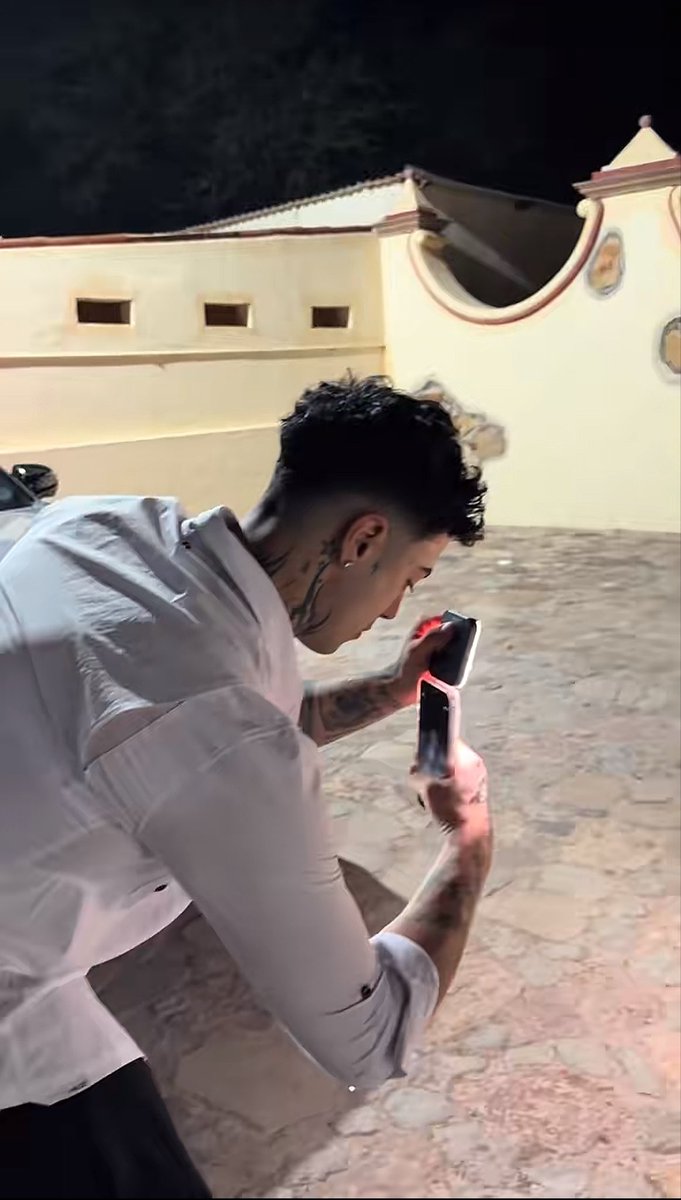 AlondraFM08's tweet photo. Quién es ese hombreeee… ❤️‍🔥🥹 #lamansiónvip https://t.co/D9IfPBcpIo
