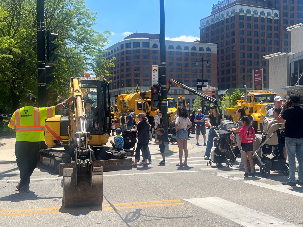 City of Milwaukee - DPW tweet media