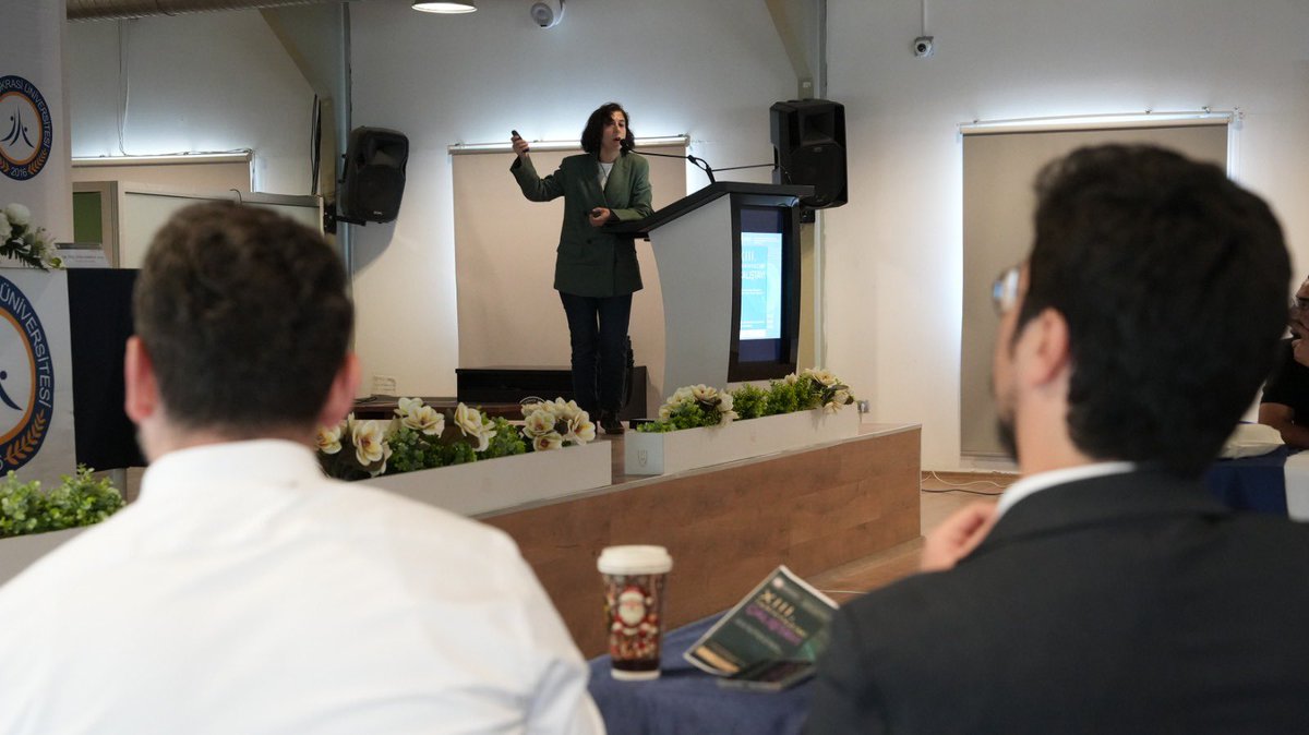 İzmir Demokrasi Üniversitesi tweet media