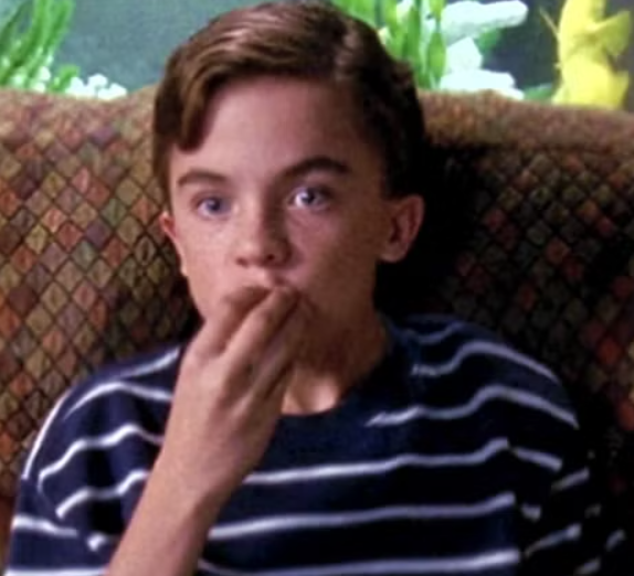 malcconfessions's tweet photo. "malcolm definitely farts in his hand and smells it" https://t.co/UkCEXfLWc5