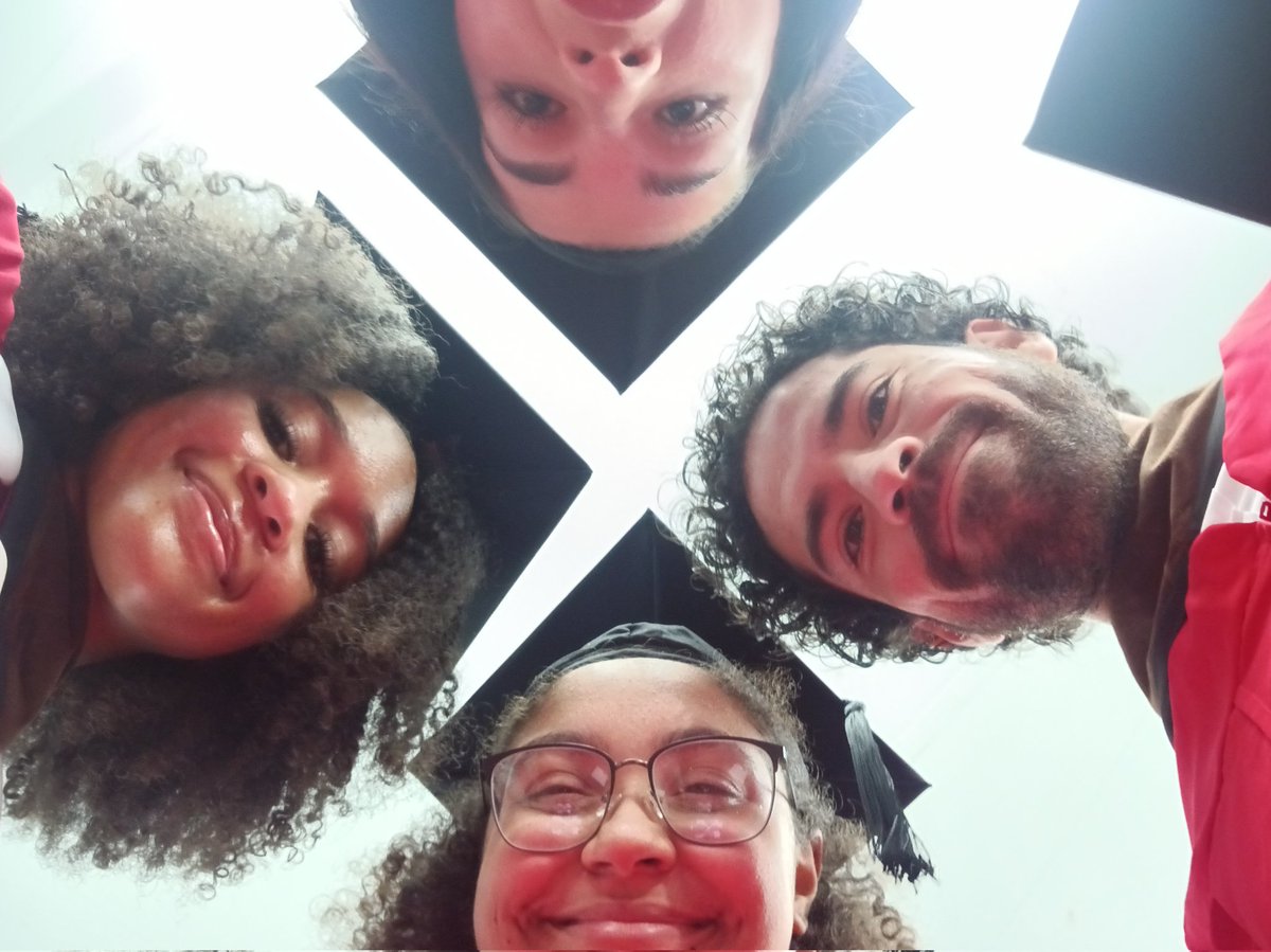 IzzyMeow64's tweet photo. Much love from the '26 Screenwriting Cohort!! Thank you to our friends, family, and faculty!! #BU2026 https://t.co/fgAVU8js5M