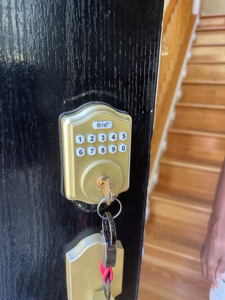 KingLocksmiths's tweet photo. Residential keypad locks offer both convenience and security with digital entry and key override access.

We provide smart lock installation and keypad lock replacement across Maryland, DC, and Northern Virginia. https://t.co/qZ1xo97Jy3
