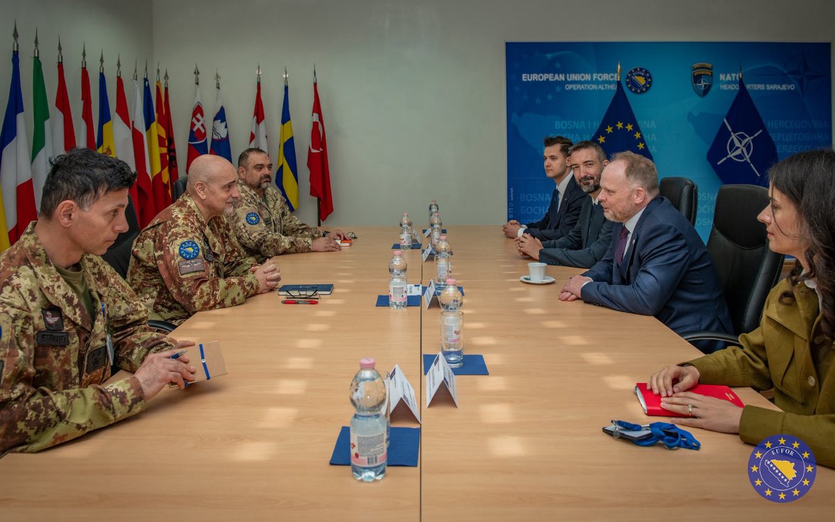 KHamiltonBE's tweet photo. A pleasure to meet with 🇪🇺 COM EUFOR, Major General Maurizio Fronda @euforbih. Strong cooperation between NATO HQ Sarajevo and EUFOR under the Berlin Plus arrangements remains essential to preserving peace, stability, and security in Bosnia and Herzegovina. Close NATO-EU coordination, in partnership with BiH institutions and local communities, is key to EUFOR’s ongoing efforts across the country. 🇧🇦 #OpAlthea #Butmir