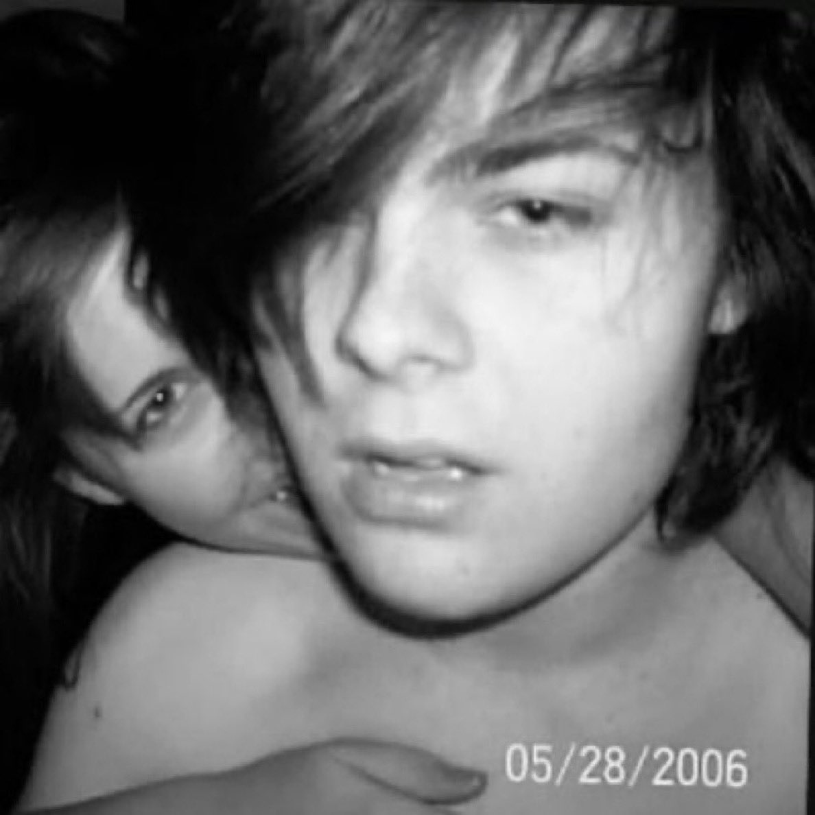 lesbian ryan ross 击#agitatedryrotwt tweet media