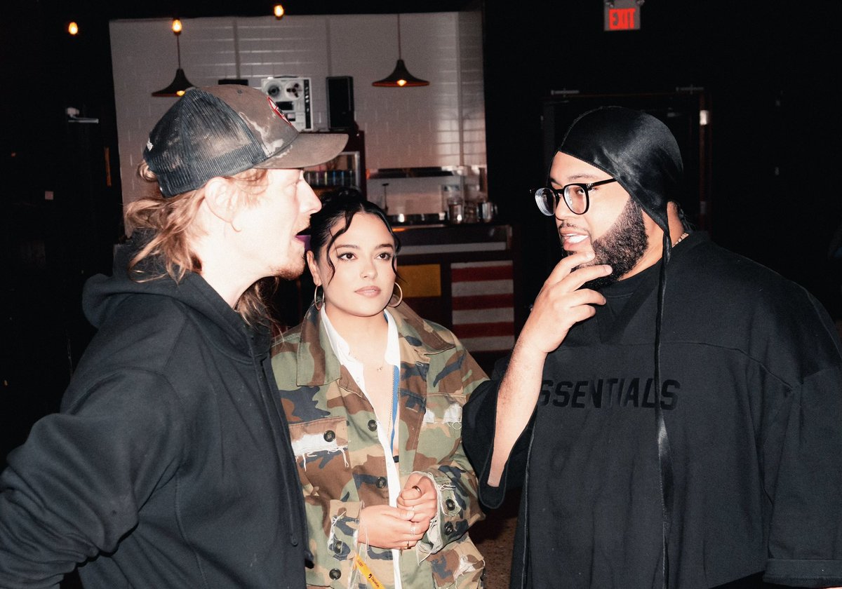 KikiRoweMusic's tweet photo. 🖤🎤 https://t.co/kEhGLf5ROn