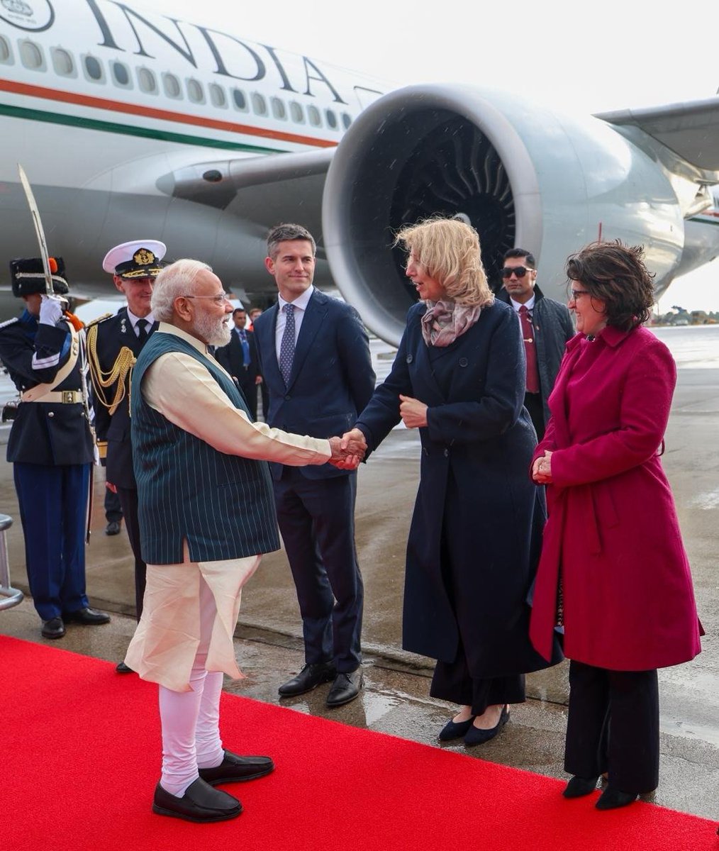 Narendra Modi tweet media