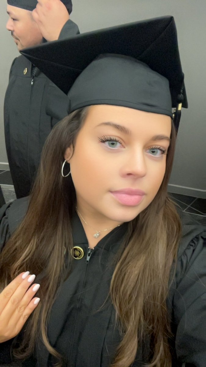𝓁𝒾𝓏 💗 tweet media