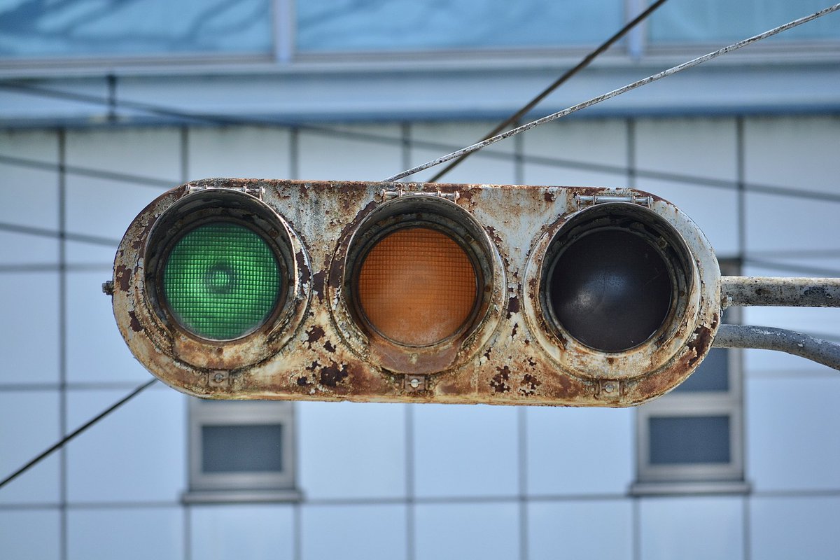 renkonmarlu's tweet photo. 静岡県は独自世代が多いなぁ。
特にこの灯器は年季が入ってるから好き
昭和50年製造らしいです。 https://t.co/2xJX2GJ3s7