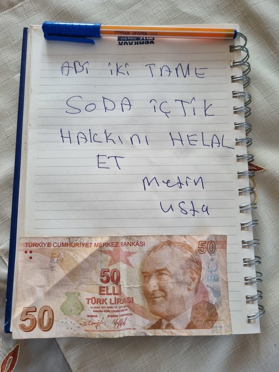 erdal100's tweet photo. Küçük bir not, ama kocaman bir incelik. Her zaman Helal kazanç elde eden emekçi ustalarım. İyiki sizin gibi güzel insanlar var.🙏🙏🙏🙏🥰 https://t.co/u5t73S8HNm
