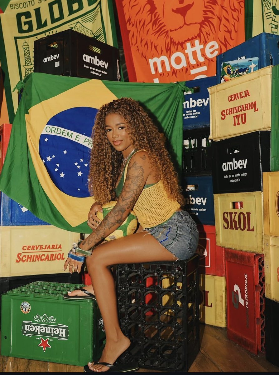 Abenoad53731382's tweet photo. Isso aqui é o Brasil! A Maioral é ela @NoronhaVivianne 😍❤️‍🔥💚💛 https://t.co/v0ZV3qhd6x