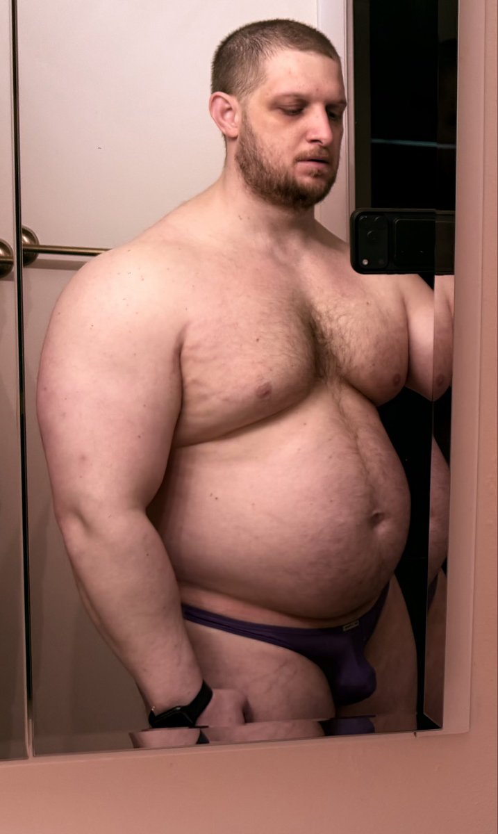 thiqmuscle's tweet photo. In or out? 😈 #thick #bulking #bodybuilding #muscle #musclebull #musclebear #musclebelly #belly https://t.co/JhSSZD6D3I
