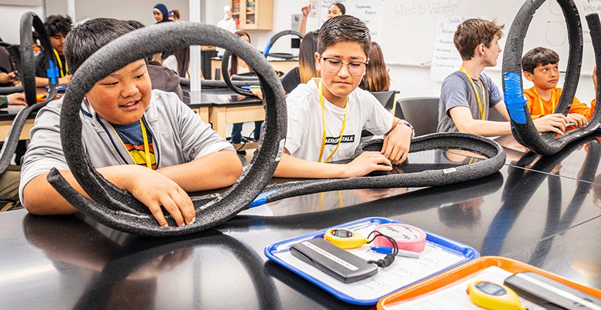UCMEngineering's tweet photo. .@UCMerced launches EdTracks—flexible pathways connecting STEM majors to careers in teaching and beyond. 📚🔬 Explore education early, gain real classroom experience, and keep career options open. #UCMEngineering #Education #STEM
➡️ https://t.co/DlbTxxH5RV https://t.co/N37oaMEbtb