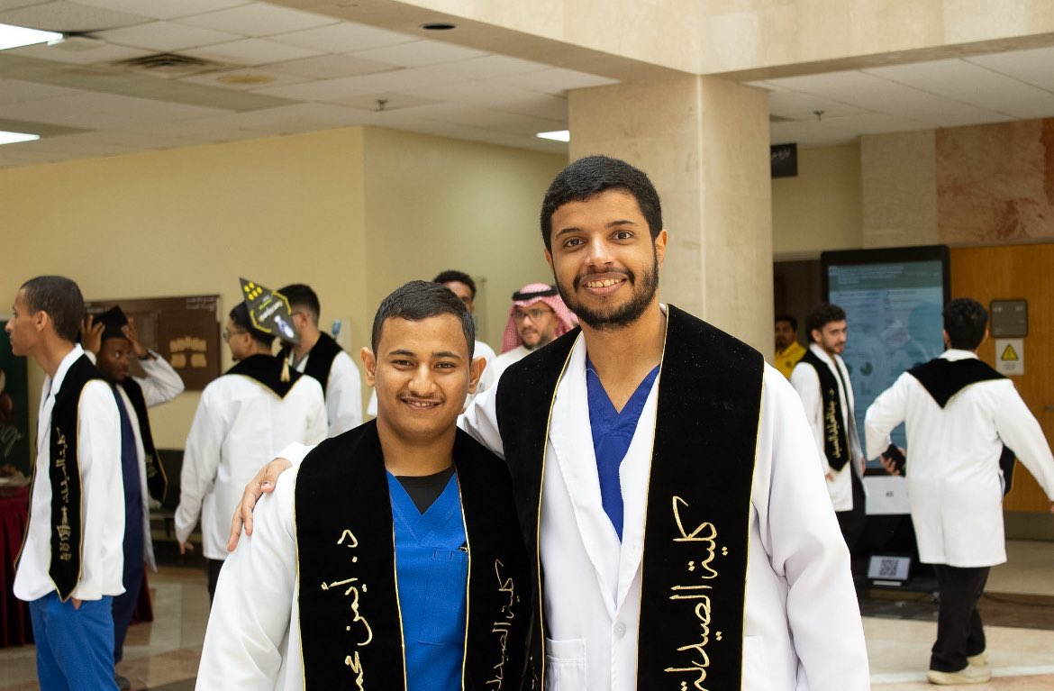 omar__j18's tweet photo. 🎓 Graduation Poster Day 
الحمدلله الذي يَسَّر والذي أعان الحمدلله الذي ماخُتم جهدٌ ولا تم سعي إلا بعونه، انتهينا بالامس من تقديم عرض مشروع التخرج ❤️ https://t.co/Pq4V43AJ4R