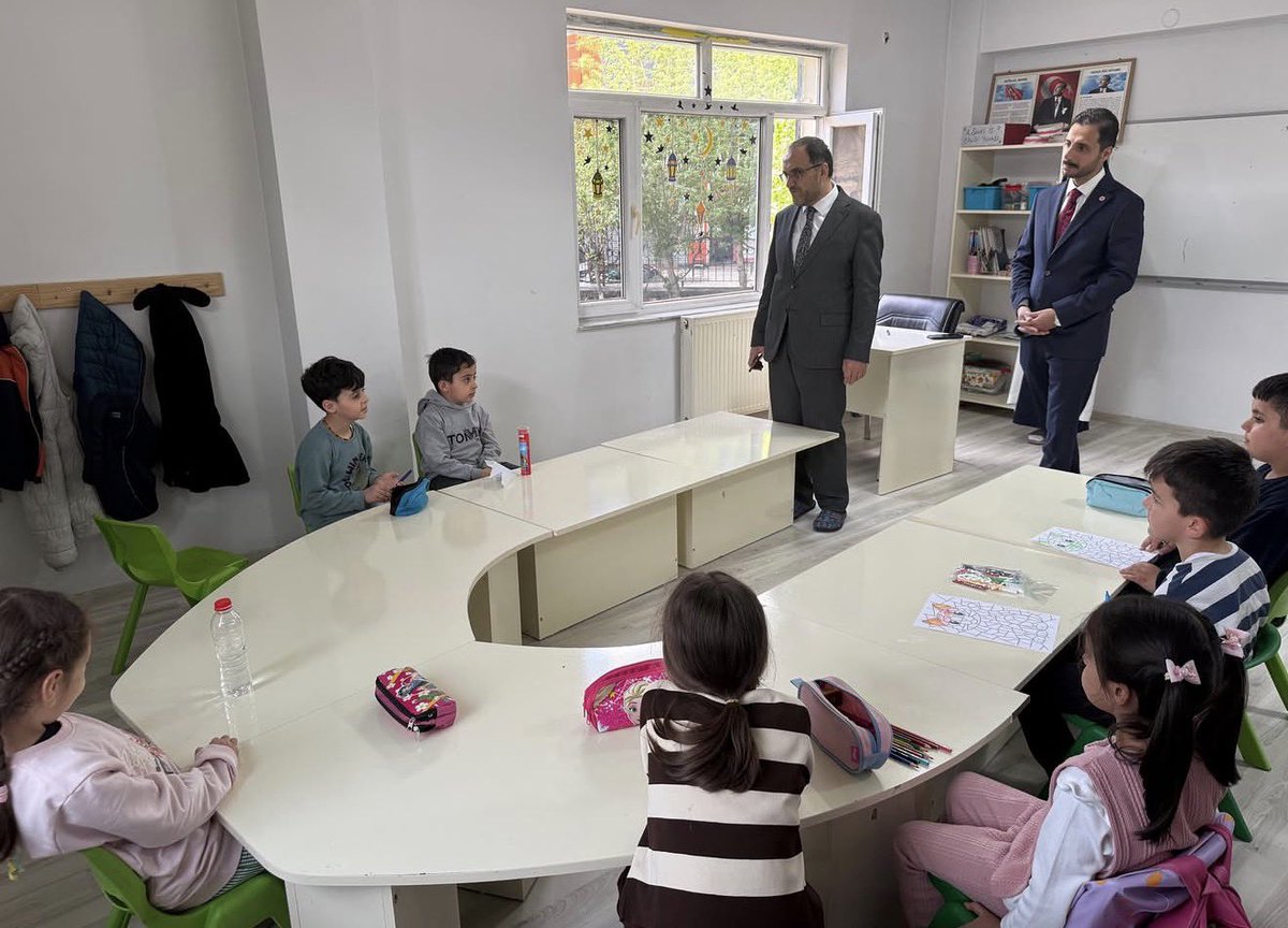 vartomuftulugu's tweet photo. İl Müftümüz Sn. Nurullah KOÇHAN, Müftülüğümüz uhdesinde eğitimlerini sürdüren Kültür Mahallesi 4-6 Yaş Grubu Kur’an Kursumuzda okumakta olan minik Kur’an bülbüllerimize ziyarette bulunarak eğitim süreçleri hakkında İlçe Müftümüz Fatih ARSLAN’dan bilgi aldı. https://t.co/BbEzavojgh