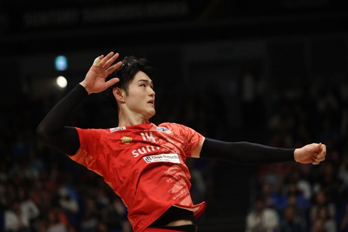 vking_jp's tweet photo. ＼敵将も脱帽／

サントリー・鬼木錬がサーブで勝利を牽引「リベロには触らせない」 徹底した戦略で大阪Ｂを翻弄

https://t.co/CnpLCC53Q0 https://t.co/mBxu4tvkz8
