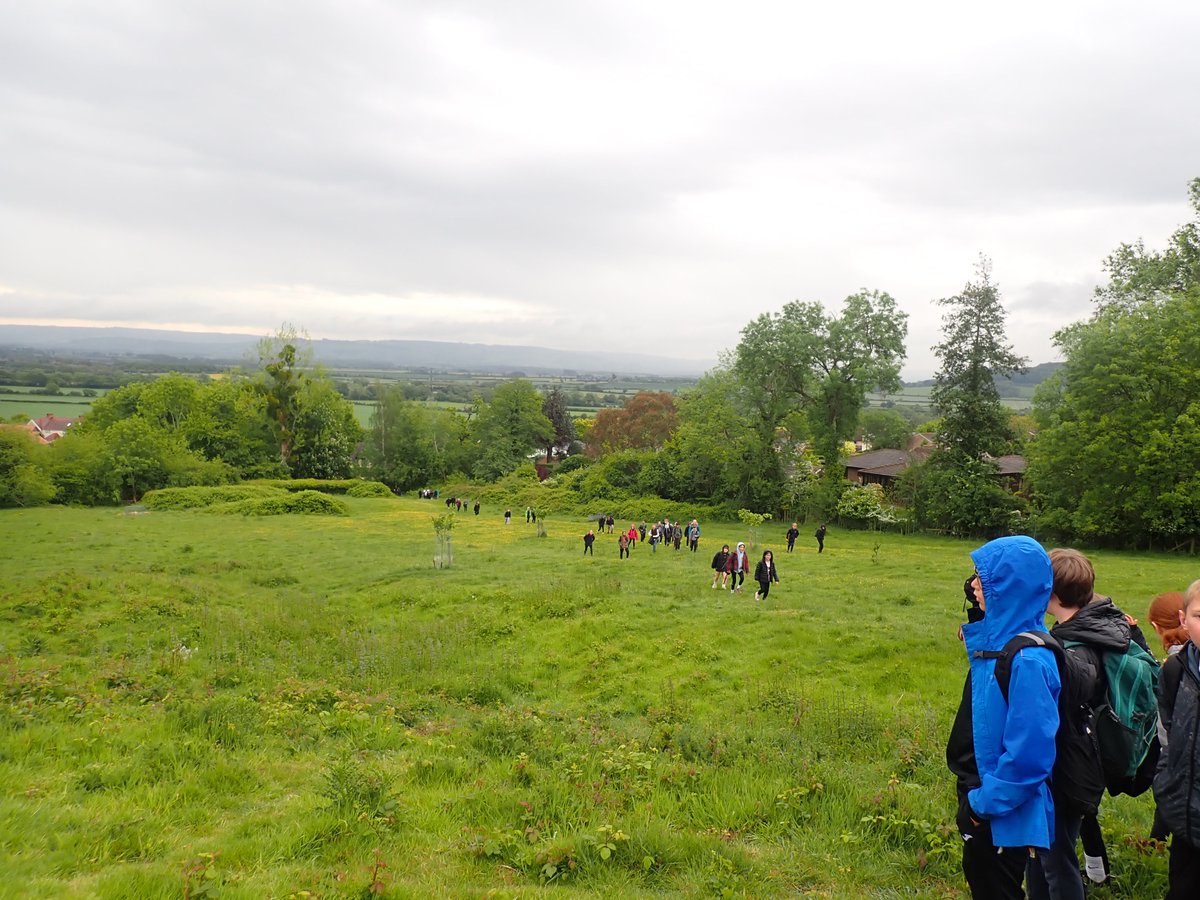 BHAPottingSheds's tweet photo. A fantastic and memorable Year Six #hillwalk this morning. #noticingnature in our @LocalLearningarea on #BredonHill.
Leaving school in a rain shower and returning with sunshine.
💚🌞🥾🐄
https://t.co/sHPG32Sz9F https://t.co/pXDClR415h