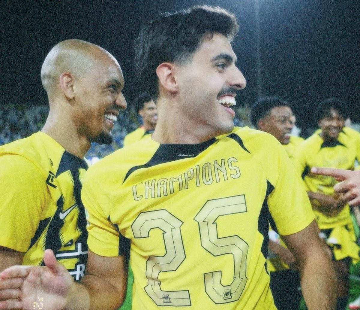 1Sult_'s tweet photo. مثل هذا اليوم قبل سنه
الإتحاد يحسم لقب الدوري 😢💛💛💛 https://t.co/6Q4eAQrd1Y