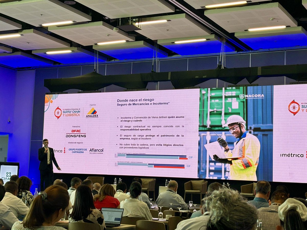 PuertoCTG's tweet photo. Participamos en el XV Congreso Internacional de Supply Chain y Logística, en Cartagena. @analdexcolombia 

Un espacio donde empresarios, gremios y expertos debatieron sobre los retos de las cadenas de valor en un mercado que exige cada vez más precisión y personalización.

✔️Conversaciones como estas nos recuerdan por qué seguimos trabajando para ser un puerto a la altura de lo que el comercio exterior colombiano necesita.

#GrupoPuertoDeCartagena
