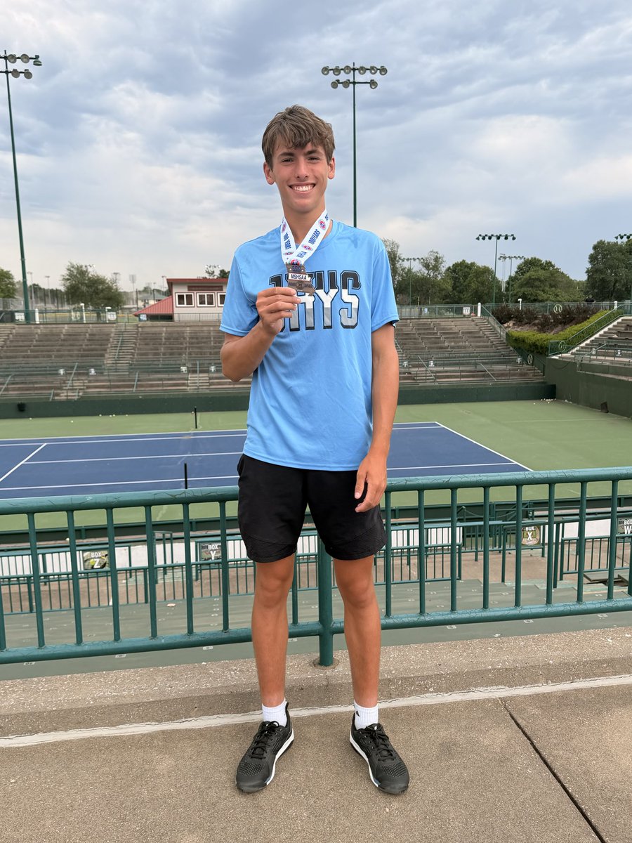 LHSBlueJays's tweet photo. Also HUGE shout out to Logan Huyser for finishing in 5th Place at the Class 3 MSHSAA Individual Tennis Tournament!  Congrats Logan!!  @LHSJAYS @LIBERTYSCHOOLS @bluecrewcrazies https://t.co/HWz9BtNARL