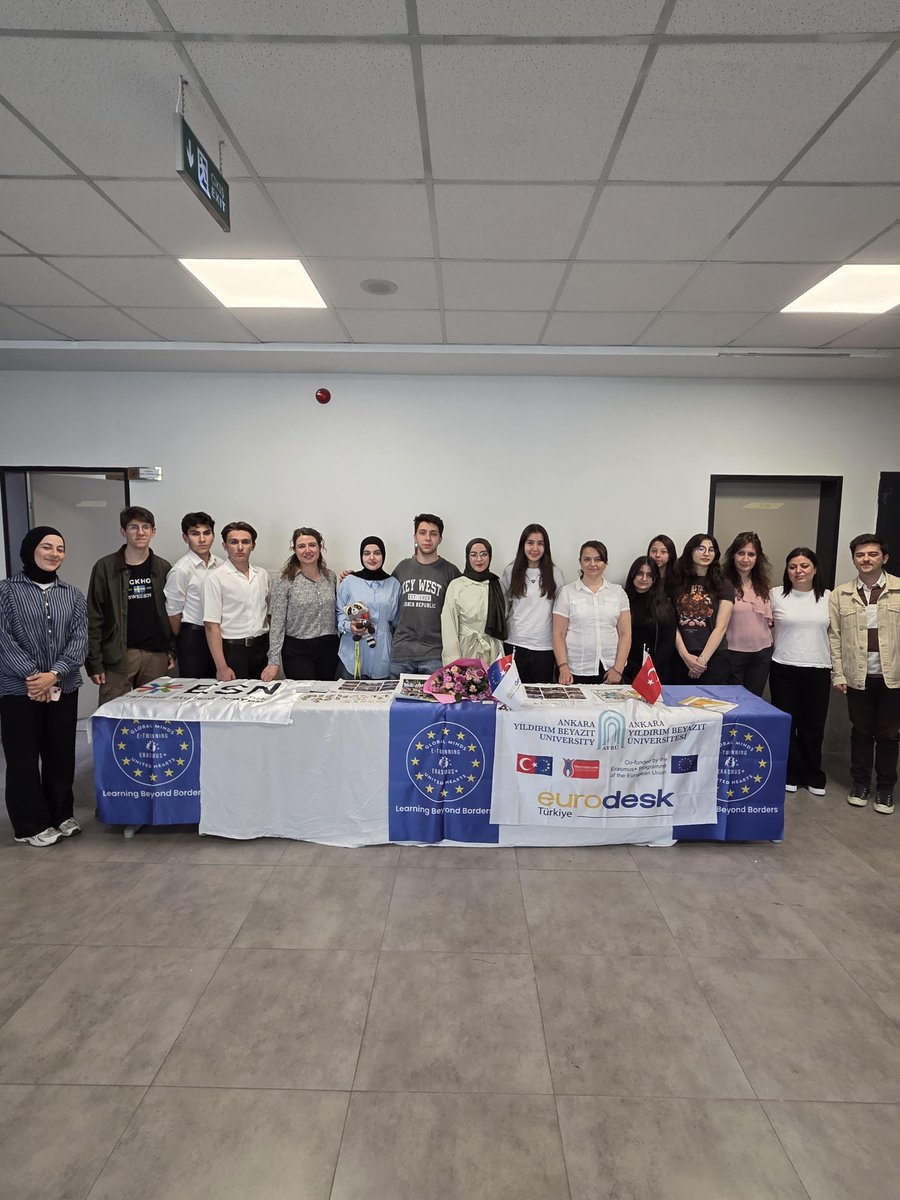 aybuint's tweet photo. AYBÜ Dış İlişkiler Koordinatörlüğü olarak Mehmet Emin Resülzade Anadolu Lisesi’nde öğrencilerle bir araya geldik. Erasmus+, uluslararası değişim ve yurt dışı eğitim fırsatları hakkında bilgilendirme gerçekleştirdik. ESN AYBÜ’ye katkıları için teşekkür ederiz. 🌍🎓 https://t.co/Cu7amc9z1v