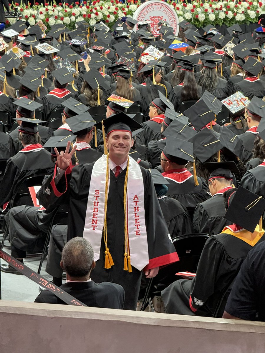 pcaddle29's tweet photo. Congratulations @dylcaddle    We are so proud of you and your accomplishments!  Magna Cum Laude from UH! .😘 https://t.co/ceh5nO2ecf