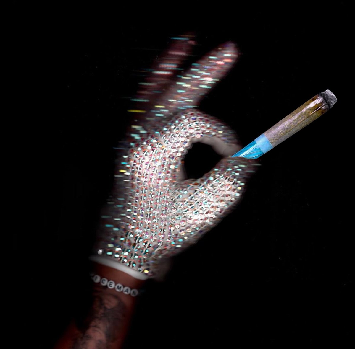 ElementsPapers_'s tweet photo. The Ultimate Edition COVER is icy 🥶🧊 @Drake https://t.co/CeOLjXOK9r