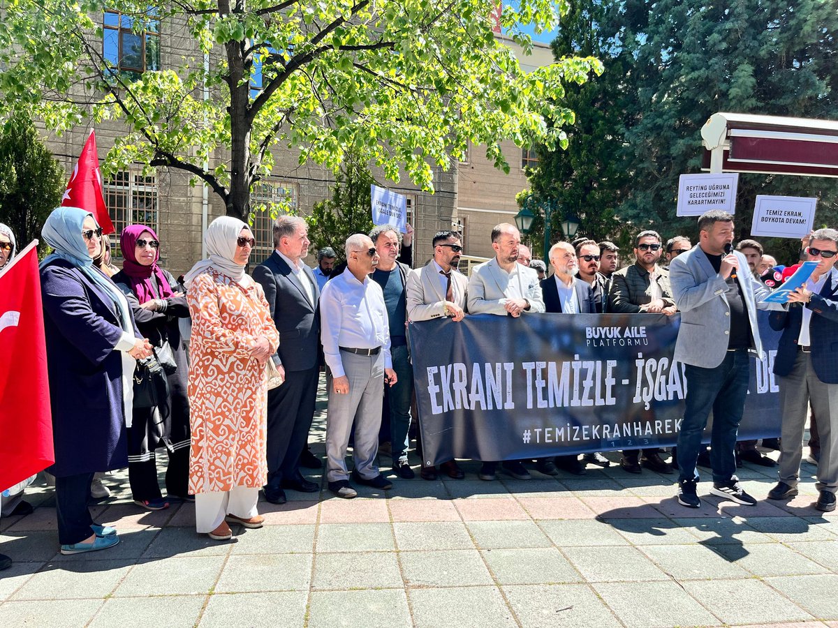 ebseskshr1kadin's tweet photo. Milletimizi, aile yapımızı ve kültürel değerlerimizi koruma yolunda ekranları temizlemek birinci derdimiz olmalı. 

 #TemizEkranHareketi başlasın. 

Çocuklarımızı, ailemizi, gençlerimizi koruyalım. 

Geleceğimiz, kirli ekranlarda kararmasın. https://t.co/AezWlJ1FLG