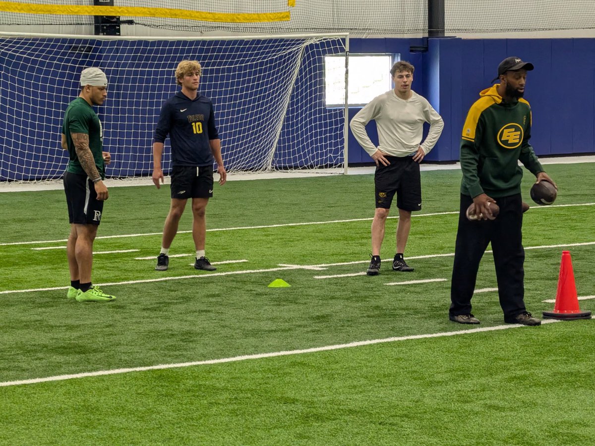 Kstaff07's tweet photo. In the lab with @ElchertSeth @TrentWolpert @PrestonBowman9 https://t.co/fuplysjqC2