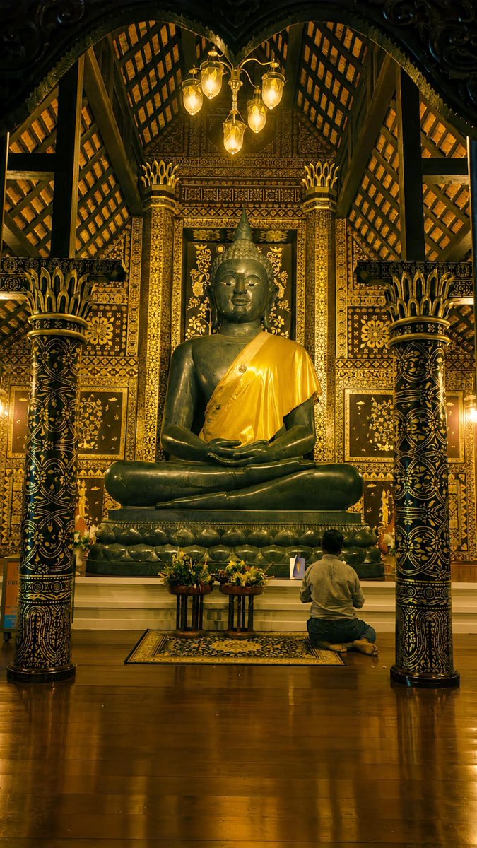 Catter65422769's tweet photo. พระพุทธมหามณีศรีล้านนา 

 แกะจากหินสีเขียว

ประดิษฐาน ที่ วัดเจดีย์หลวงวรวิหาร จังหวัดเชียงใหม่ https://t.co/2H8RvIdlVj