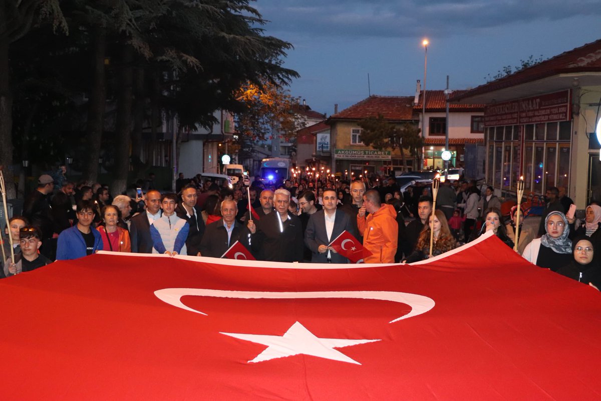TC_Huyuk's tweet photo. Kaymakamımız Ebrar Evsen, Belediye Başkanı Dr. Sadık Sefer ve vatandaşlarla beraber 19 Mayıs Atatürk’ü Anma, Gençlik ve Spor  Bayramı münasebetiyle düzenlenen gençlik yürüyüşüne, akabinde  Konya Büyükşehir Belediyesi Mehter Takımı tarafından verilen konsere katıldı. https://t.co/86ilAlU6V6
