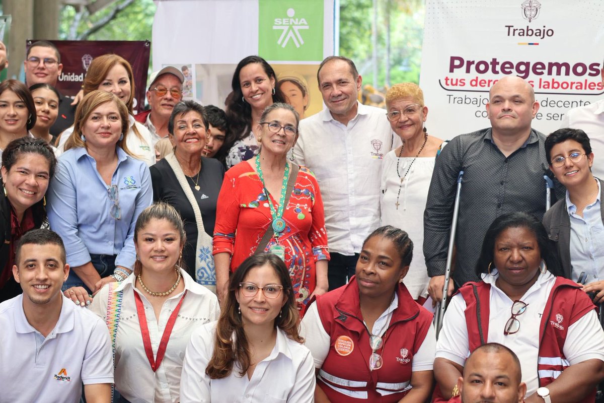 MintrabajoCol's tweet photo. 🇨🇴El ministro del Trabajo, @AntonioSanguino, firmó en Cali el Pacto por el Trabajo Digno y Decente para Personas con Discapacidad, una alianza con el @SENAComunica, cajas de compensación, empresas y organizaciones sociales para fortalecer… 🧵 https://t.co/8TsDYS3aAu